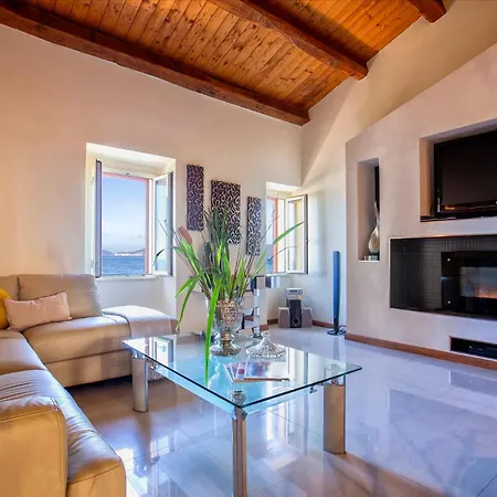 Sardinia Re - Cavour Loft Sea View Apartamento